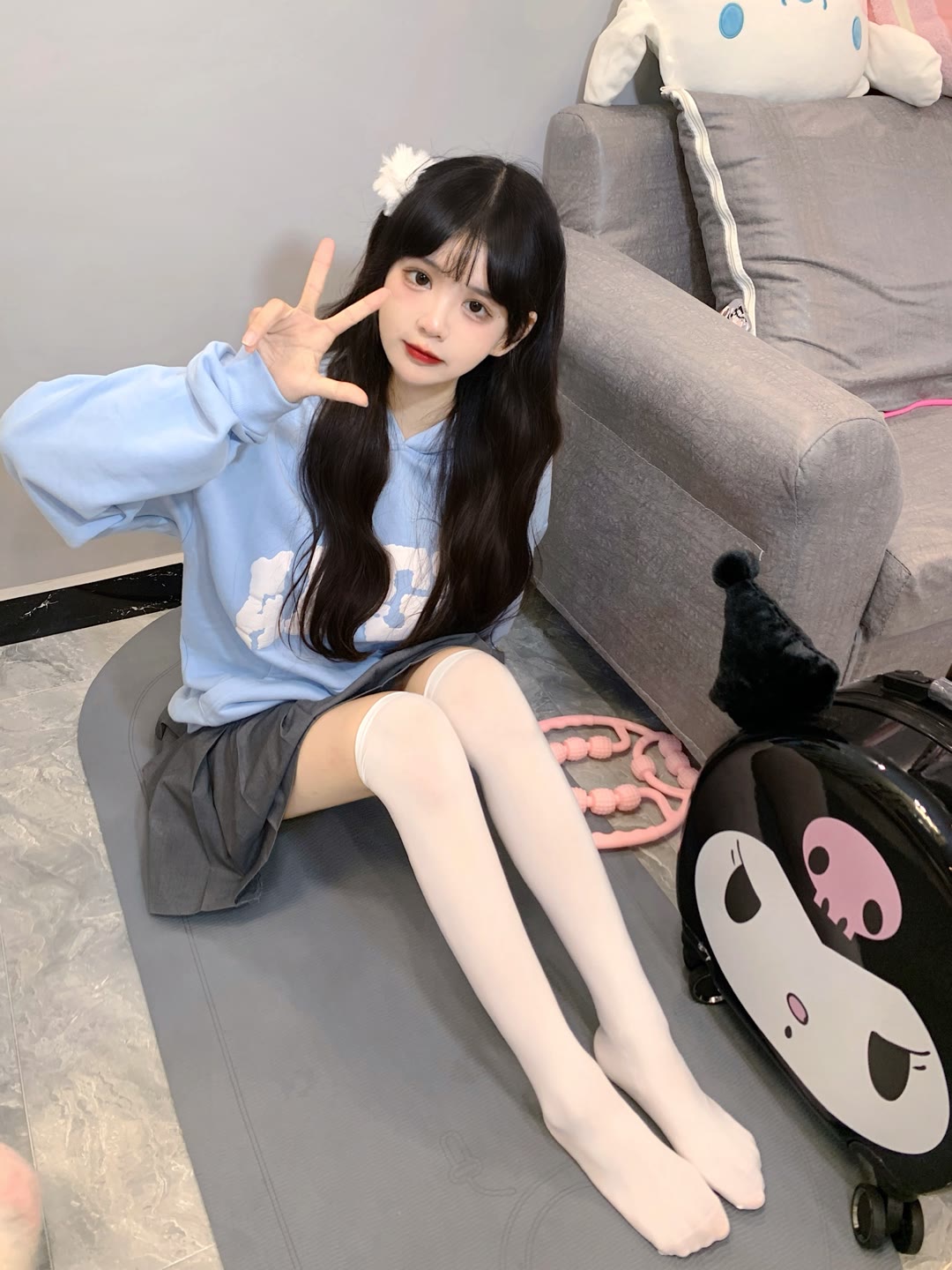 喜欢撸狗狗的白丝超白嫩的小萝莉-久趣源码交流论坛