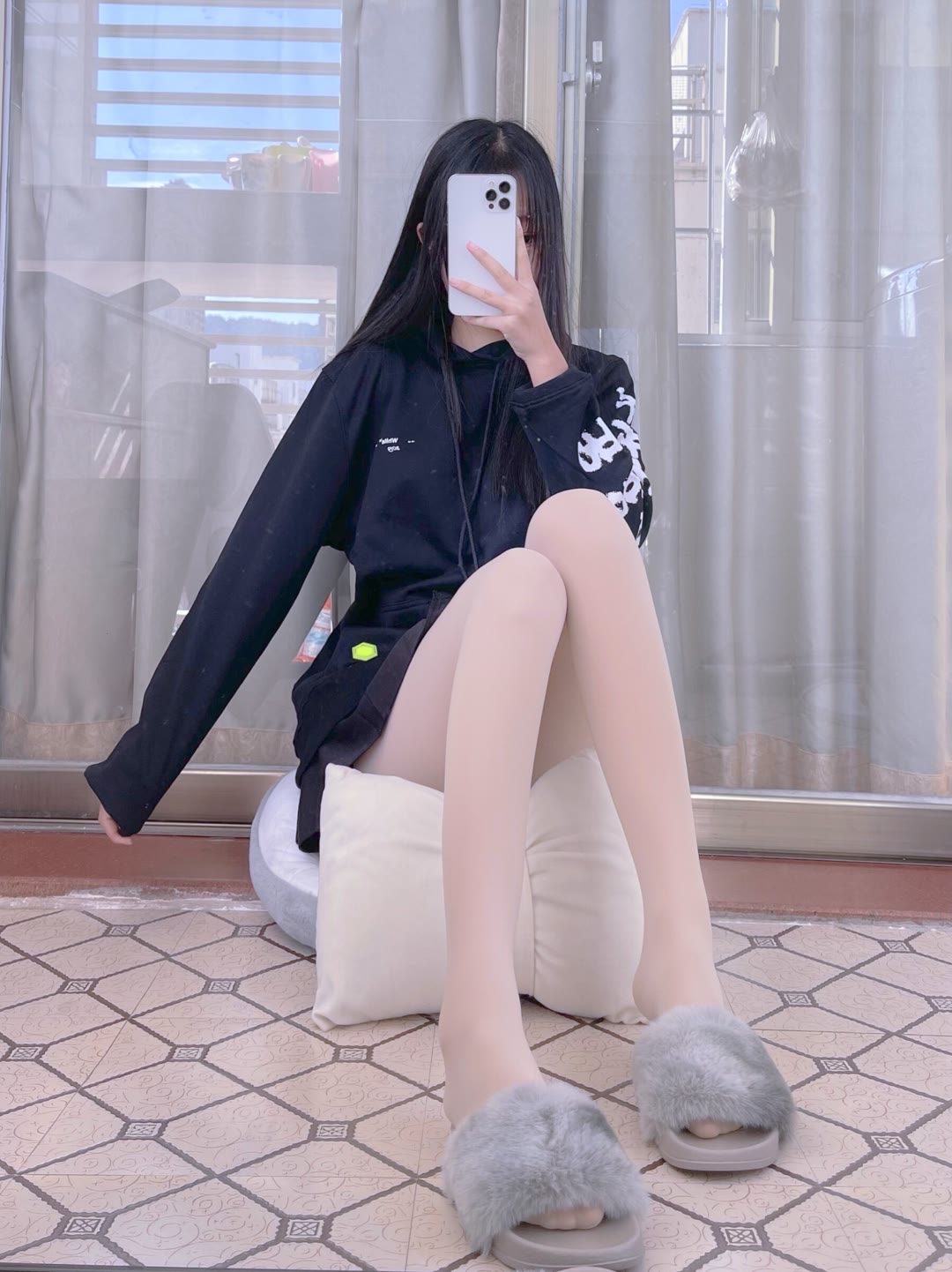 敲可爱的肉丝长头发短裙小姐姐美图-久趣源码交流论坛